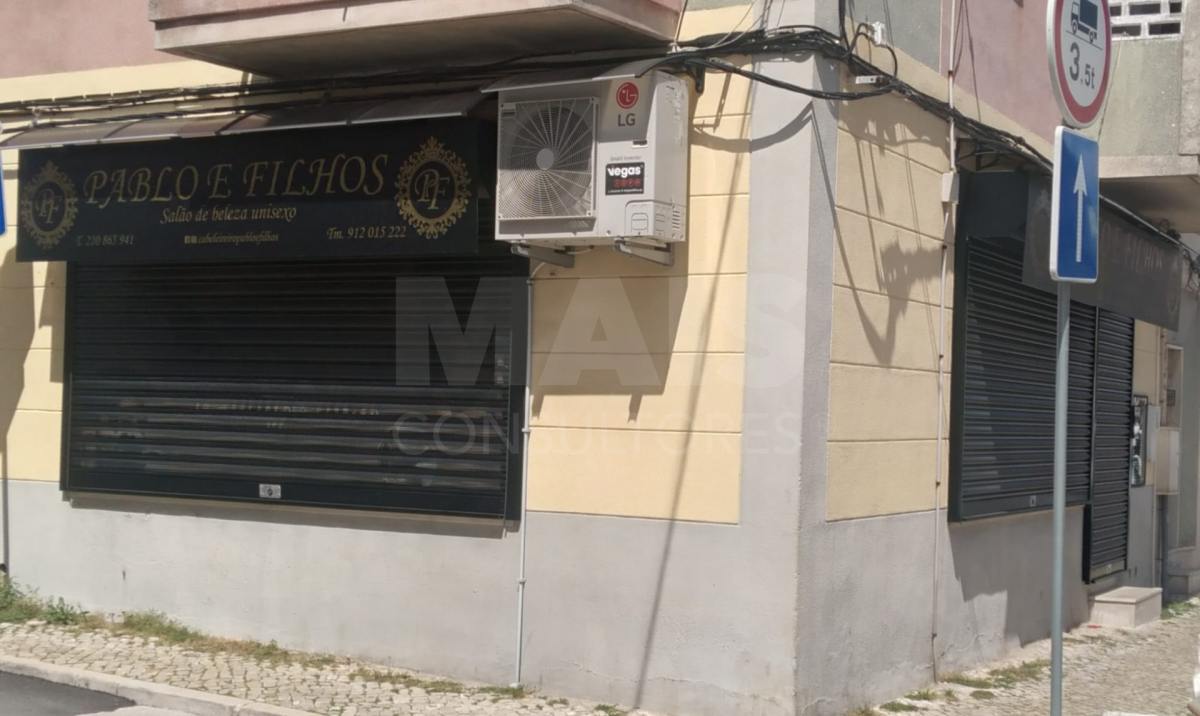 Fully refurbished store in Baixa da Banheira